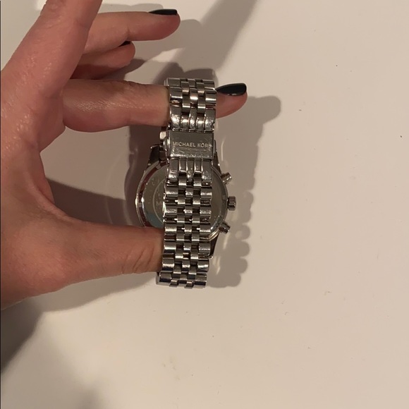 Michael kors silver watch - Picture 3 of 3